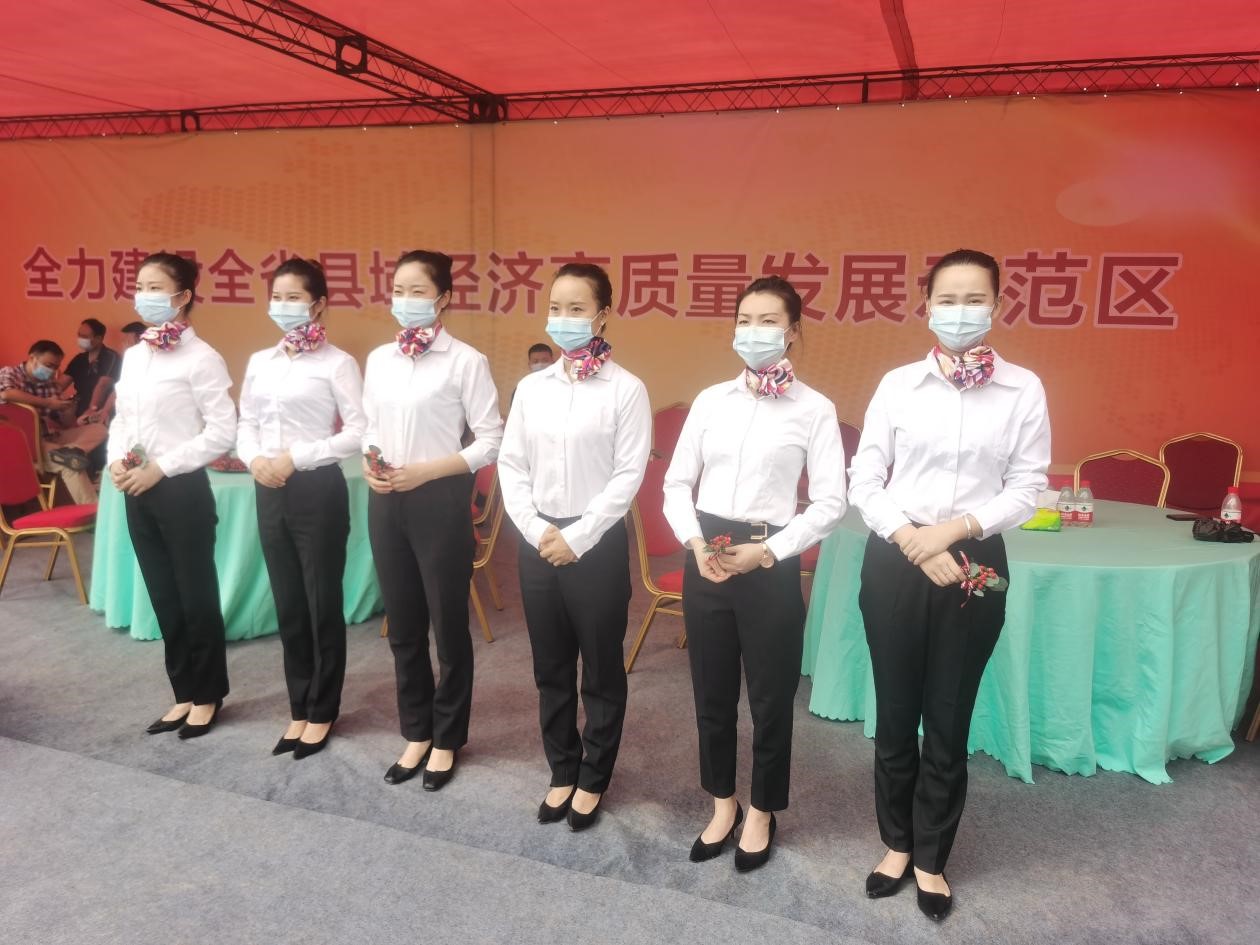 現(xiàn)場的禮儀小姐