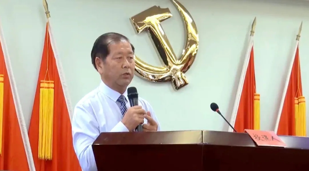 積分制管理創(chuàng)始人、湖北群藝集團(tuán)董事長李榮先生做專題報告