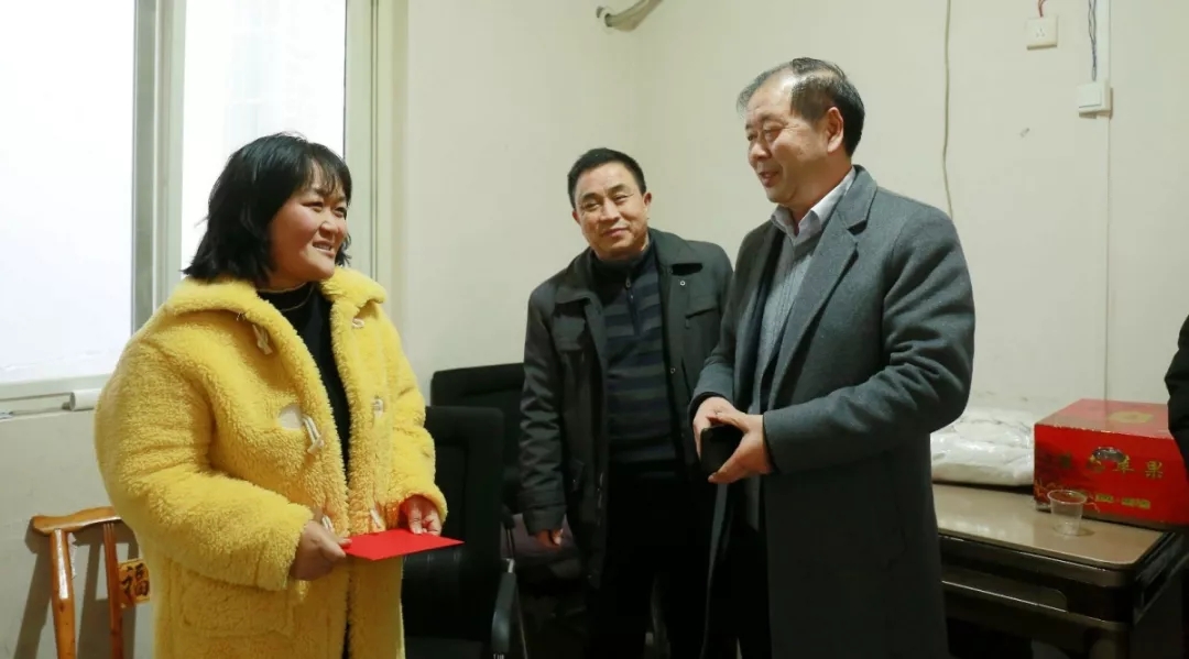 湖北群藝集團(tuán)長期關(guān)注社會上的貧困弱勢群體