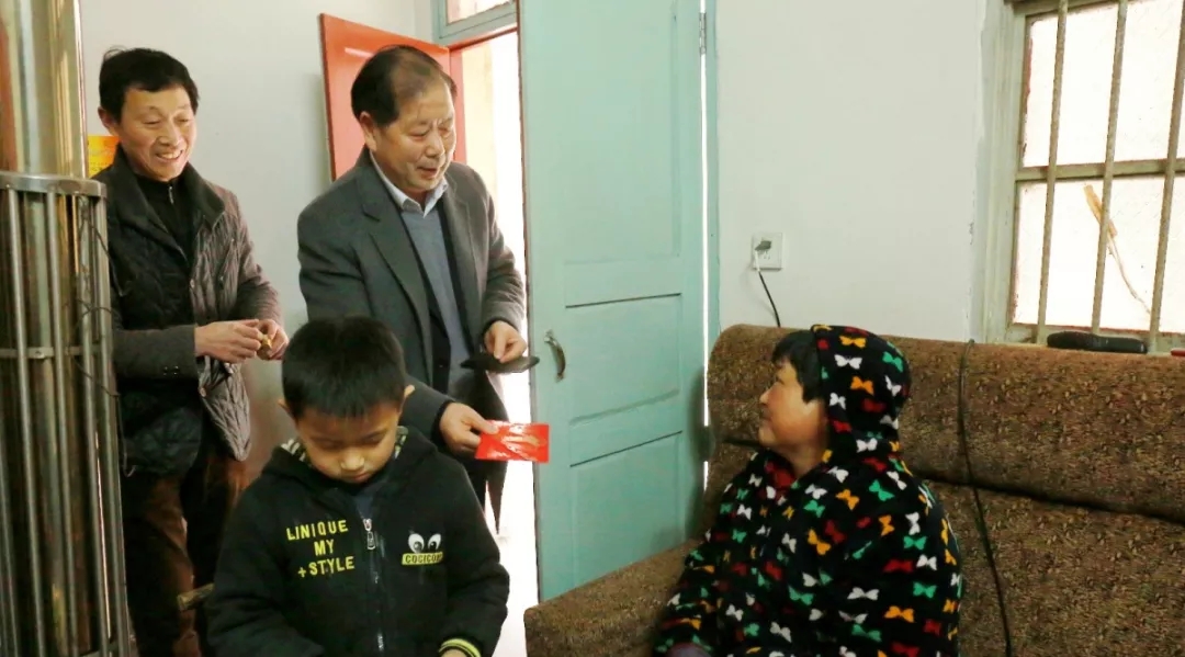 湖北群藝集團(tuán)長期關(guān)注社會上的貧困弱勢群體